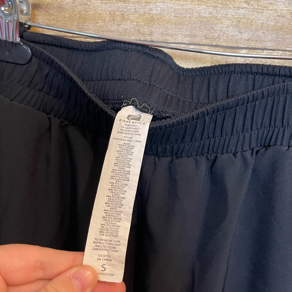 Fabletics pants 🛍 - Picture 2 of 3